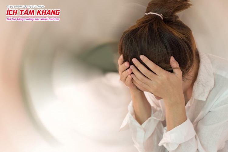 Choáng và đau đầu là hai tác dụng phụ thường gặp khi sử dụng thuốc Dilatrend